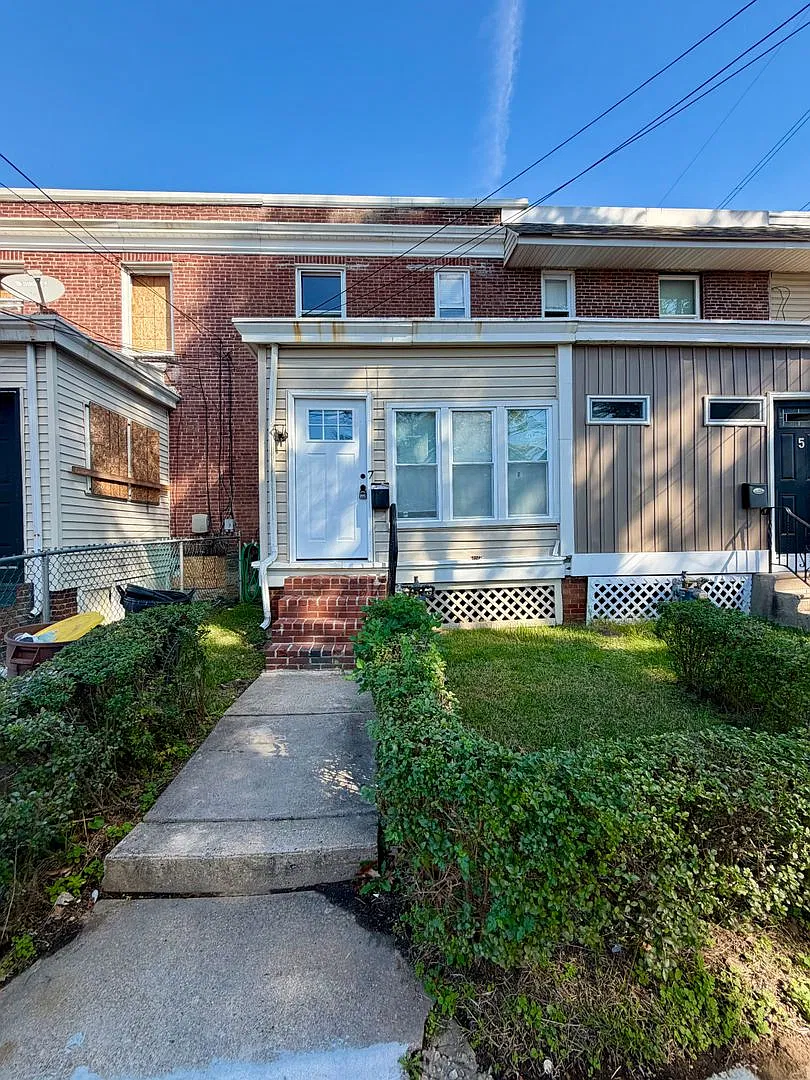 Charming 3-Bedroom Townhouse Collingdale Borough. Available NOW! — Photo 1