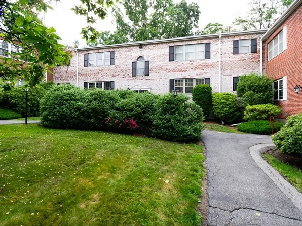 125 Lake Shore Rd APT 3, Brighton, MA 02135