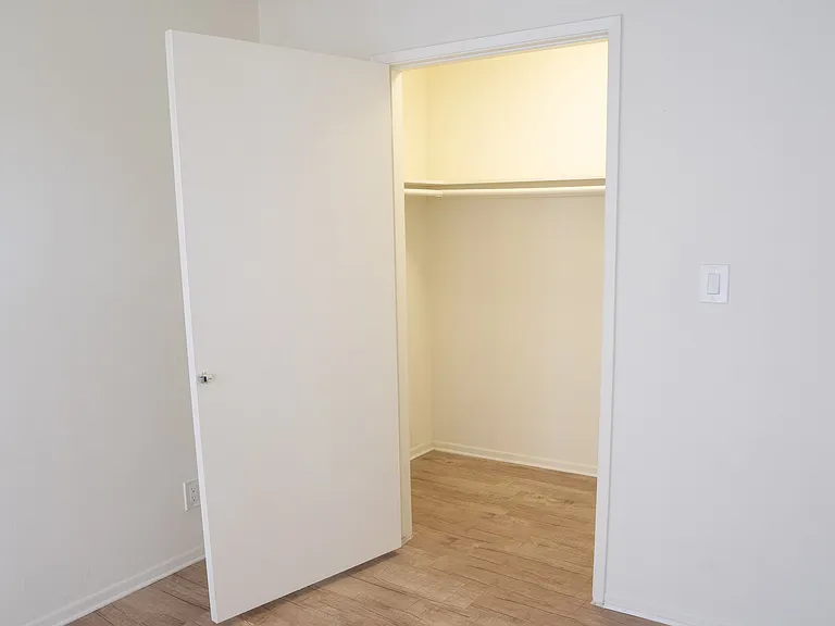 Orange Apartments — Photo 43
