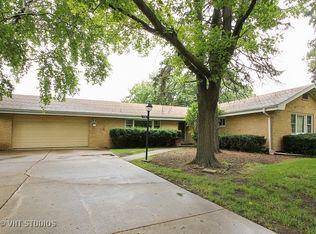 728 Crest Ave, Schaumburg, IL 60193