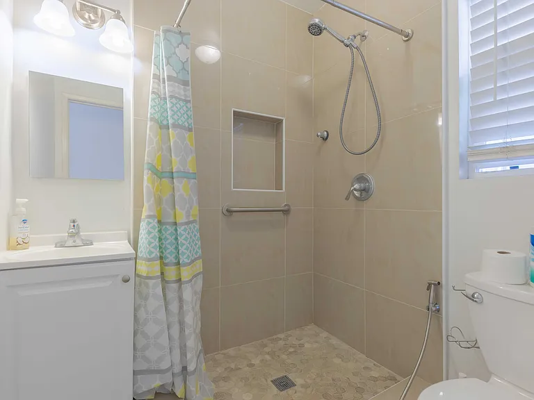 10912 Freer St — Photo 17