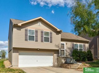 8932 Quest St, Omaha, NE 68122