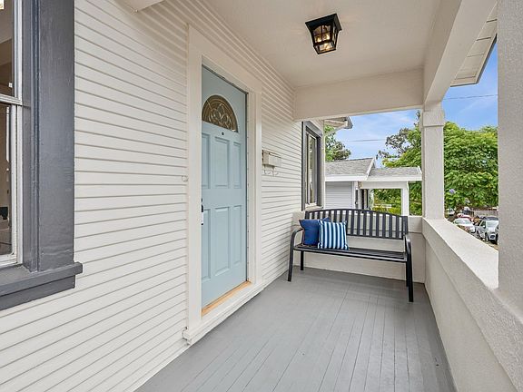 4th image of 3238 Lynde St