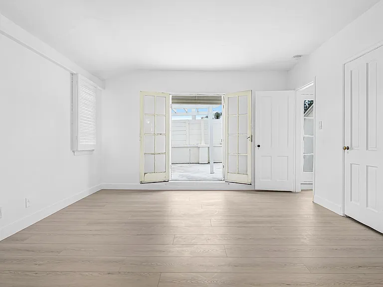 262 S Spalding Dr #1/2 — Photo 11