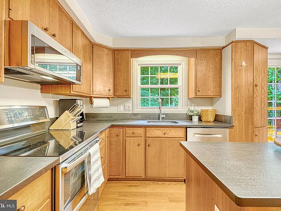 2nd image of 6013 Windward Dr