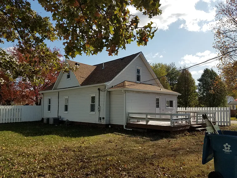 2431 Dillman St — Photo 3