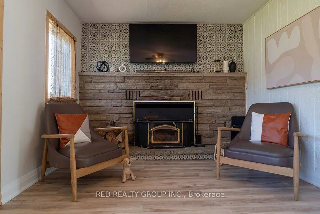 3 bed, $3,000 — Photo 2