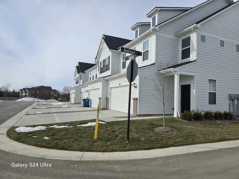 7230 Selah Ln — Photo 2