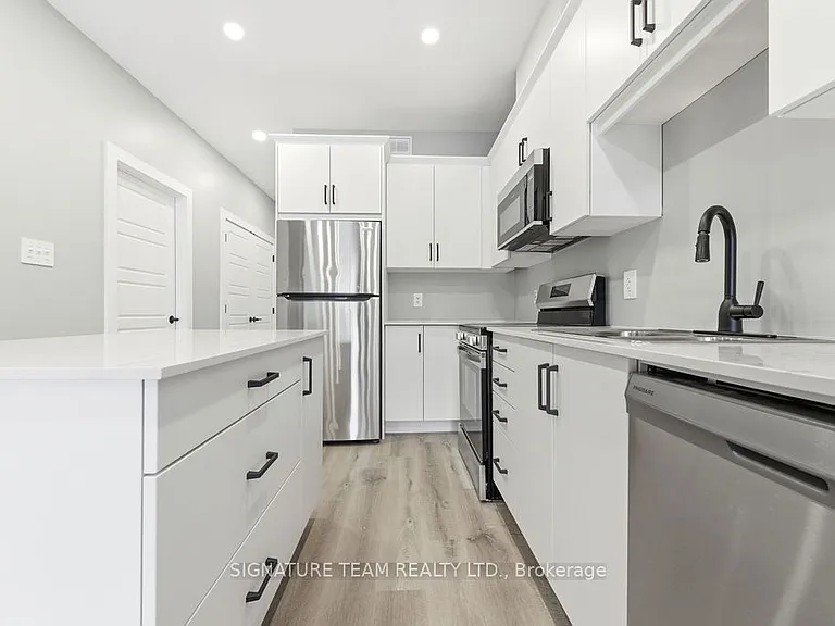 78 Queen St #204 — Photo 17
