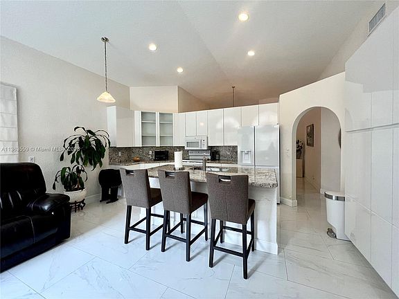 4th image of 9764 NW 32nd St #1
