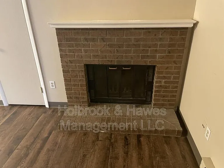 1209 W Plum St — Photo 10