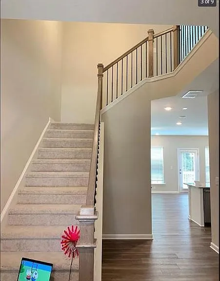 1366 Endicott Ct — Photo 6
