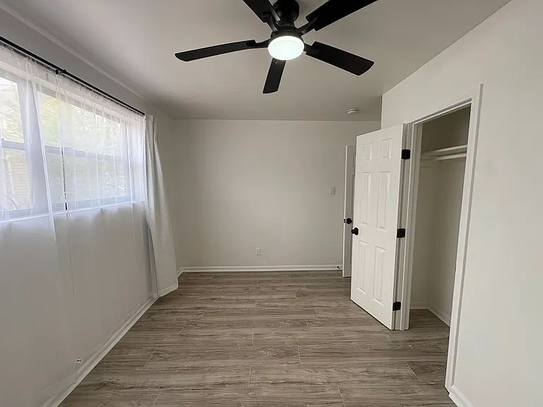 Room 2 with Closet