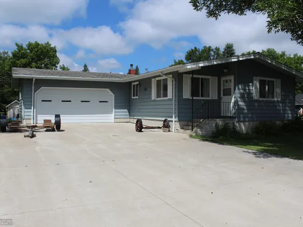 400 4th St S, Fairmount, ND 58030