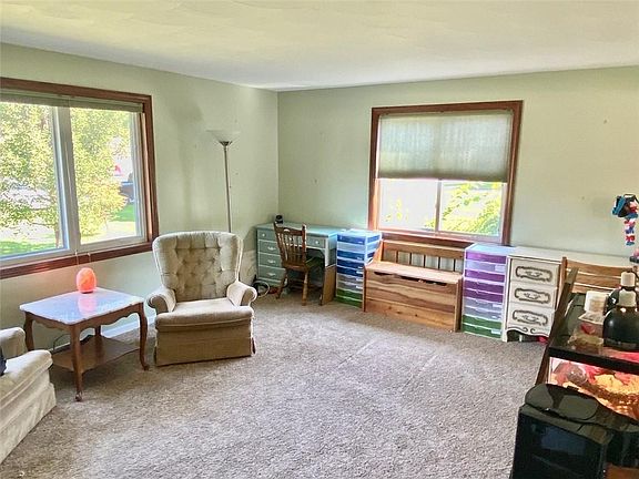4th image of 28 Old Barn Cir