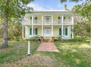 30 8th St, Apalachicola, FL 32320