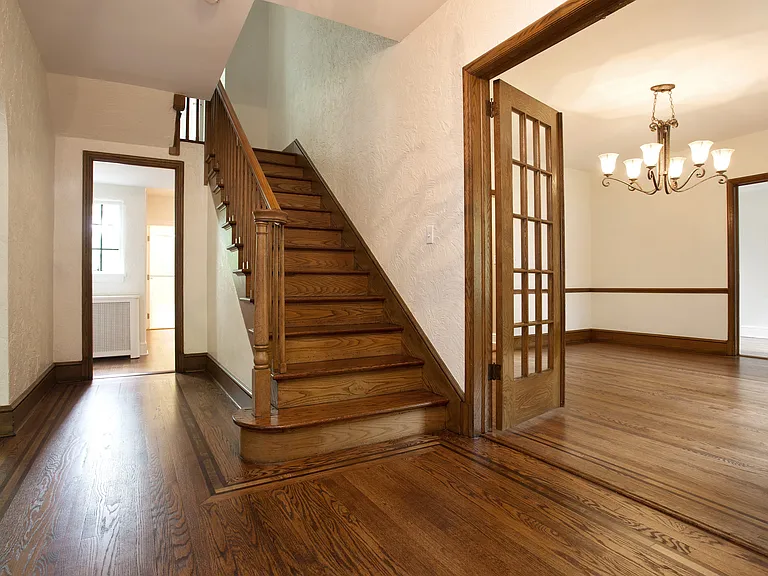 11 Eton Rd — Photo 2
