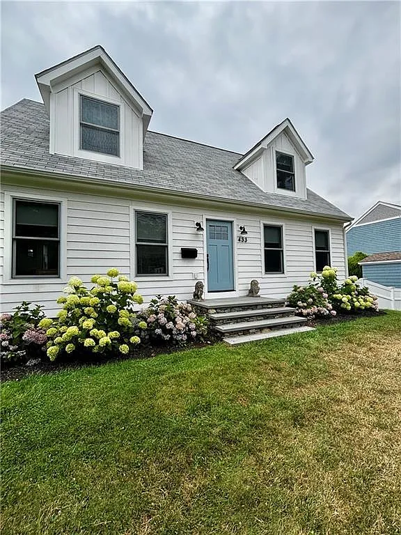 3 bed, 2.0 bath, 1865 sqft, $4,000 — Photo 2