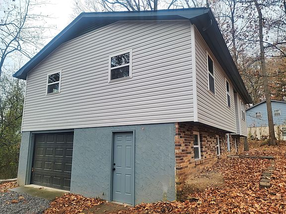 3rd image of 3997 Lynncrest Dr NE