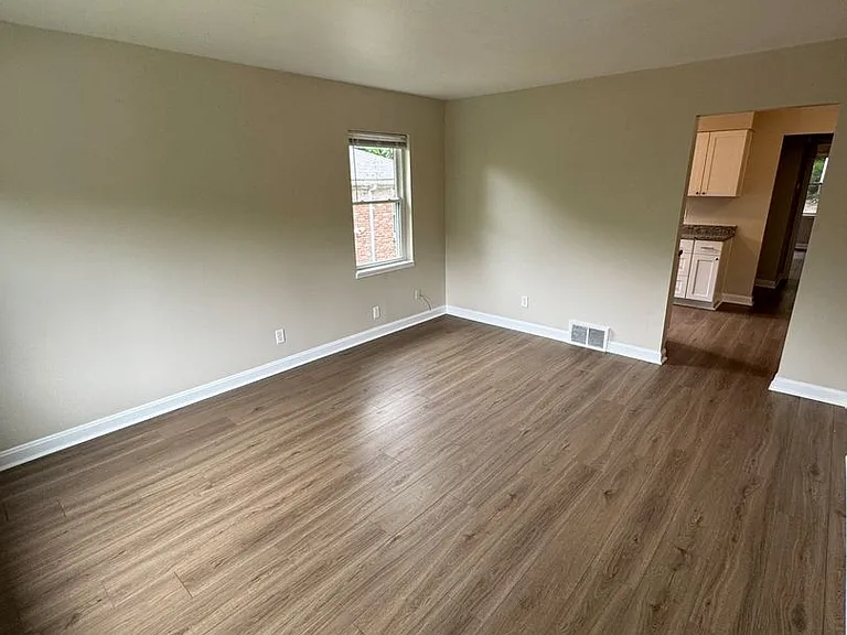 2711 Brownsboro Rd — Photo 5