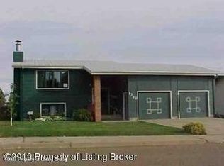 1342 13th St W, Dickinson, ND 58601