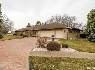 6590 Golf Course Rd, Bettendorf, IA 52722