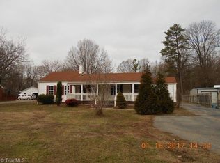 210 Forest Dr, Thomasville, NC 27360