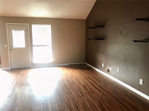 3rd image of 1236 Greywood Dr