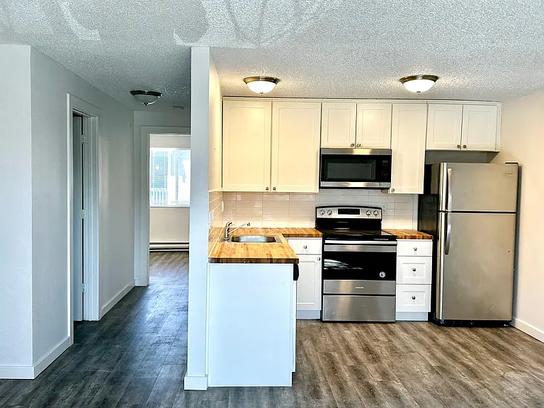 Wright Park Apartments — Photo 13