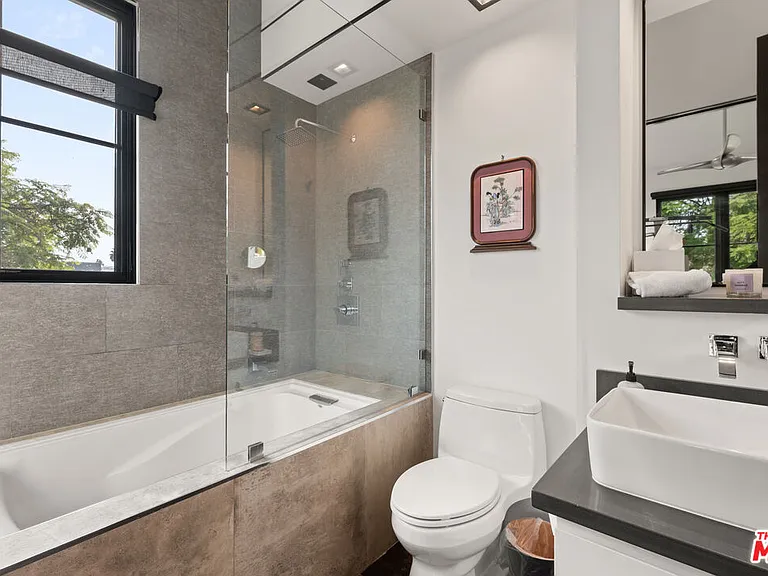 601 N Crescent Heights Blvd — Photo 15