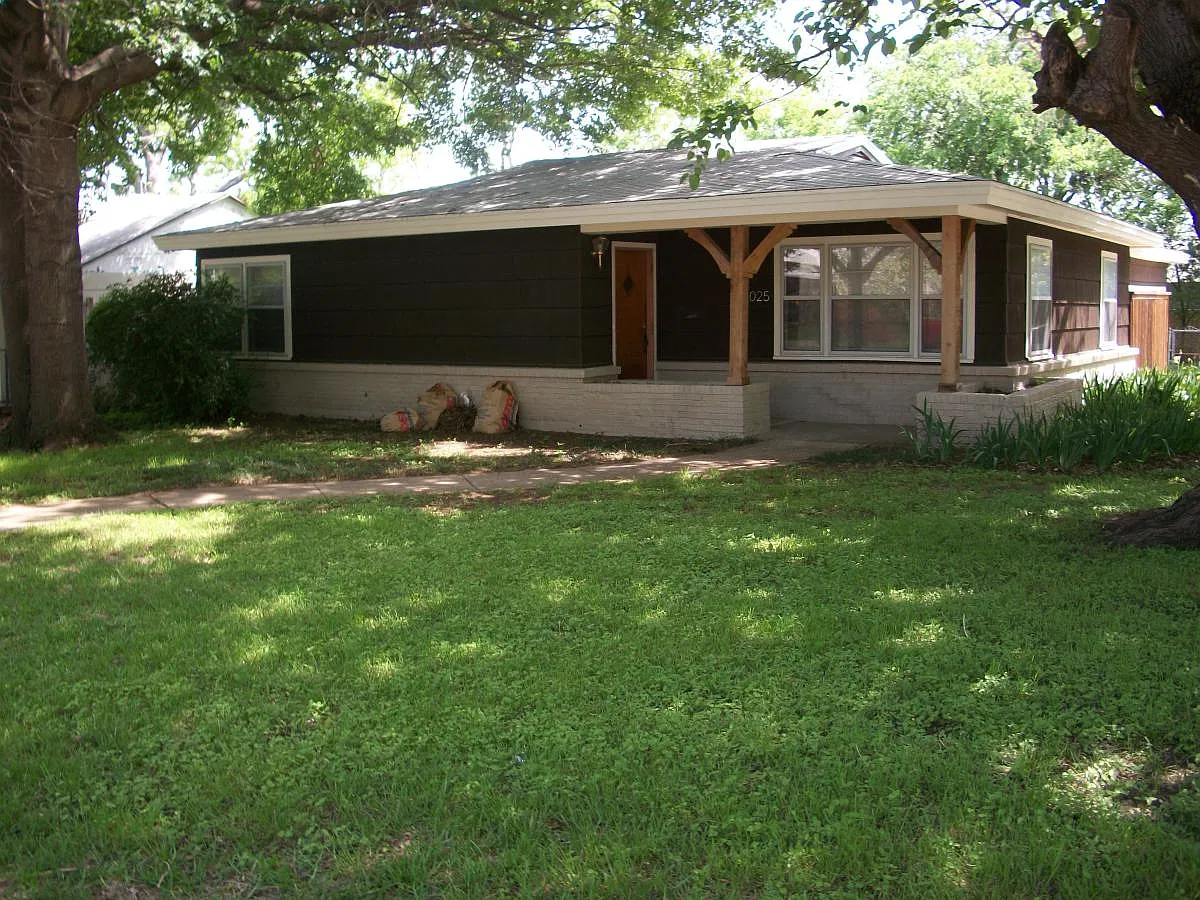 3 bed, 1500 sqft, $2,400 — Photo 1