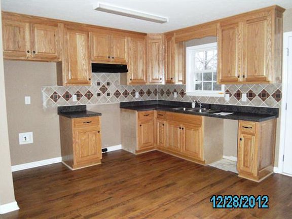 4th image of 25 Fox Wood Dr