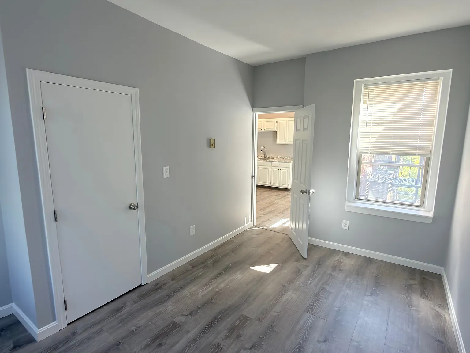 2 bed, 694 sqft, $2,300 — Photo 2