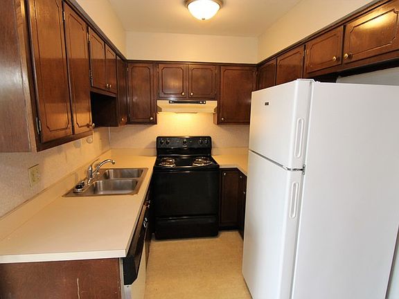 5th image of 1953 Goldsmith Ln