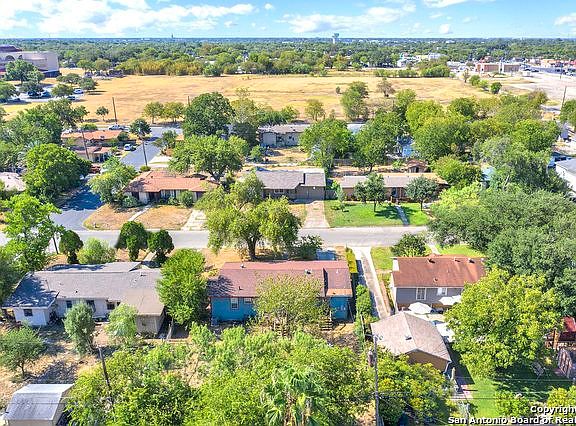 2nd image of 2807 W Mistletoe Ave
