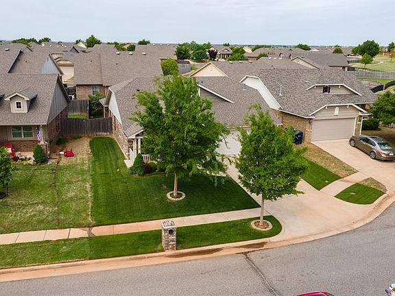 3rd image of 18609 Cola Dr