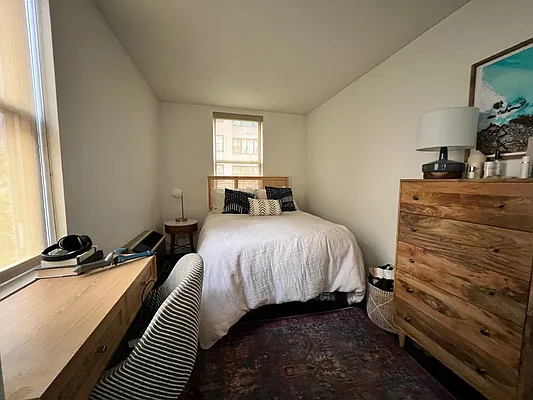 Rented by One New York Realty Inc | media 15