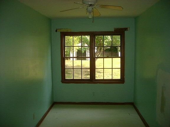 5th image of 713 Taylor Dr SE
