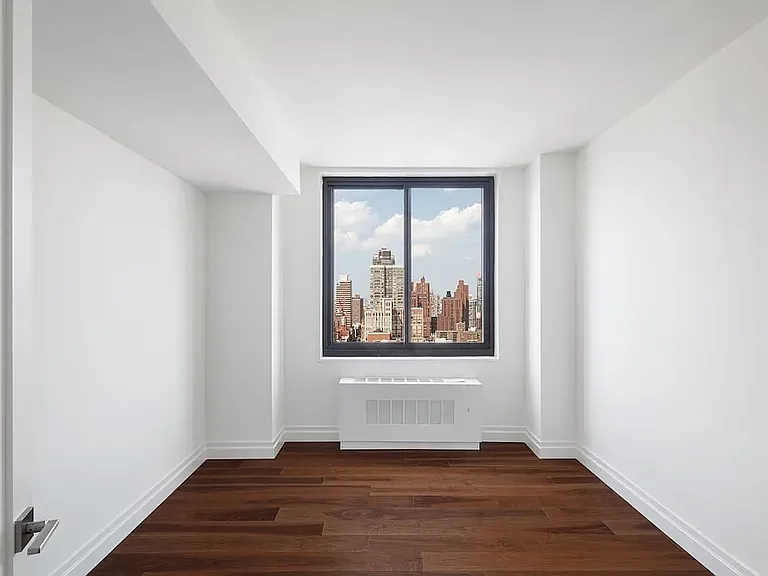 200 E 82nd St #21DE — Photo 7