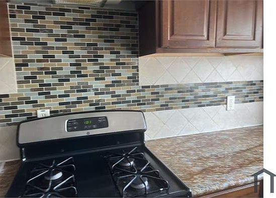 5th image of 14711 Taymouth Dr