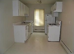 2nd image of 4009 Benjamin Ave APT 5
