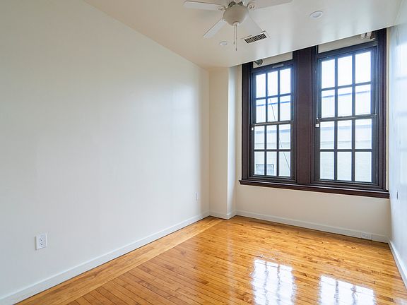 2nd image of 718-26 N 17th St #305