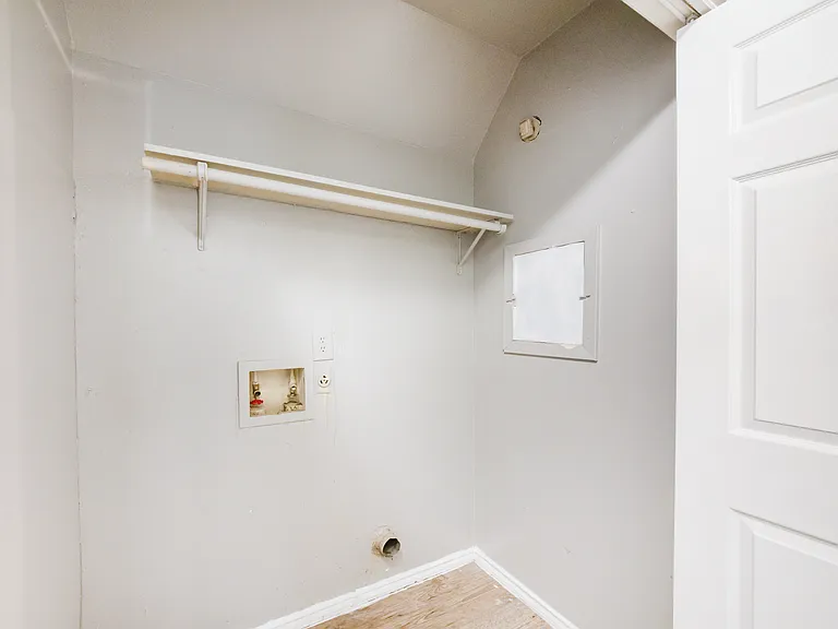 Spring Hill Village Apartments — Photo 29