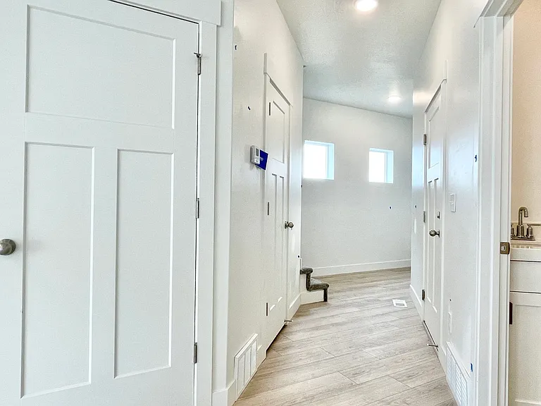 899 E Pacific Dr — Photo 10