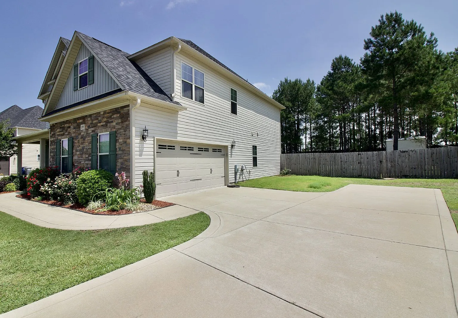 4 bed, 2.5 bath, 2956 sqft, $2,300 — Photo 3