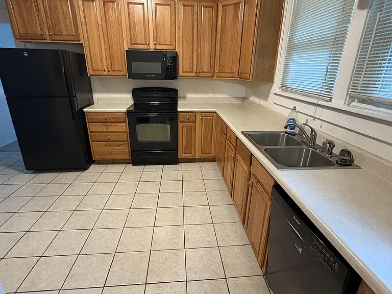 110 S College Ave — Photo 12