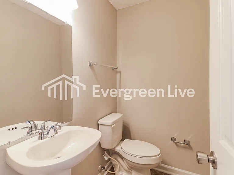 519 Oakbrook Village Rd — Photo 8