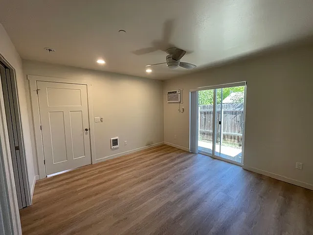 164 N Laurel St #2 — Photo 18