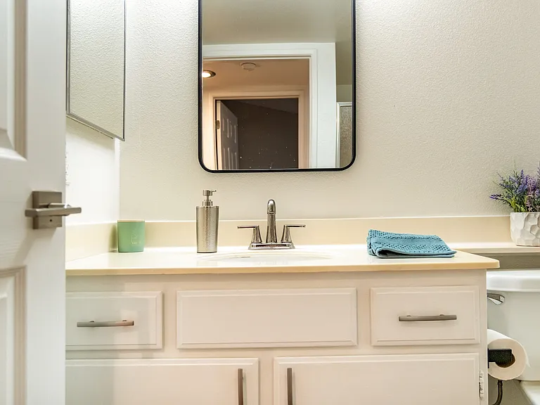 6638 Clybourn Ave — Photo 24