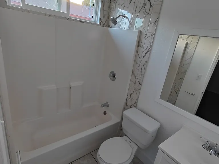 1471 W Temple St — Photo 8